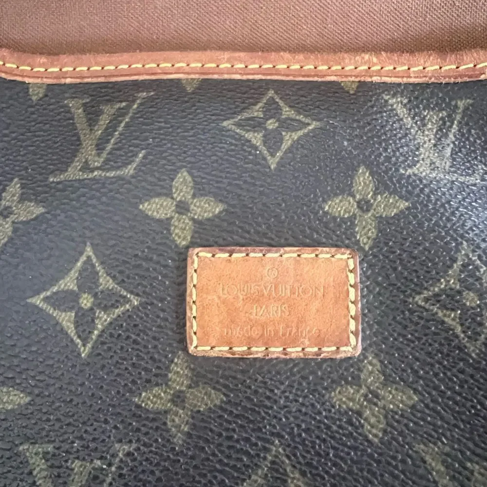 AUTH LOUIS VUITTON MONOGRAM SAUMUR 30 CROSSBODYBAG